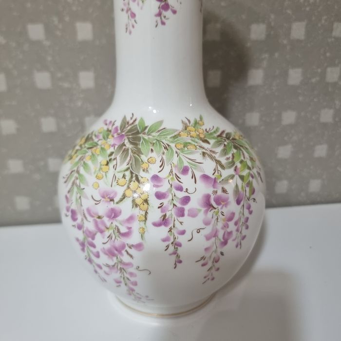 Vază porțelan pictată manual, flori mov și aur