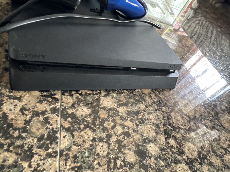 Consolă PS4 Slim 1TB + Maneta Originale + Pachet 15 Jocuri (Mentenanță recentă)