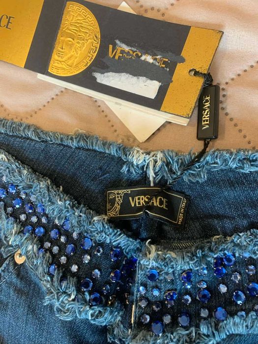 продавам дамски дънки Versace