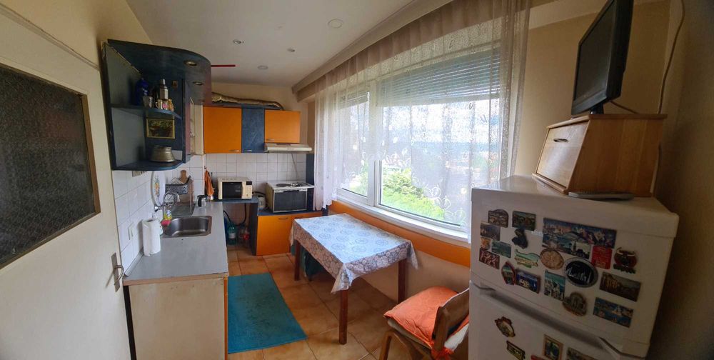 1216-Продава се тристаен разширен апартамент с ремонт в кв. "Оборище"!