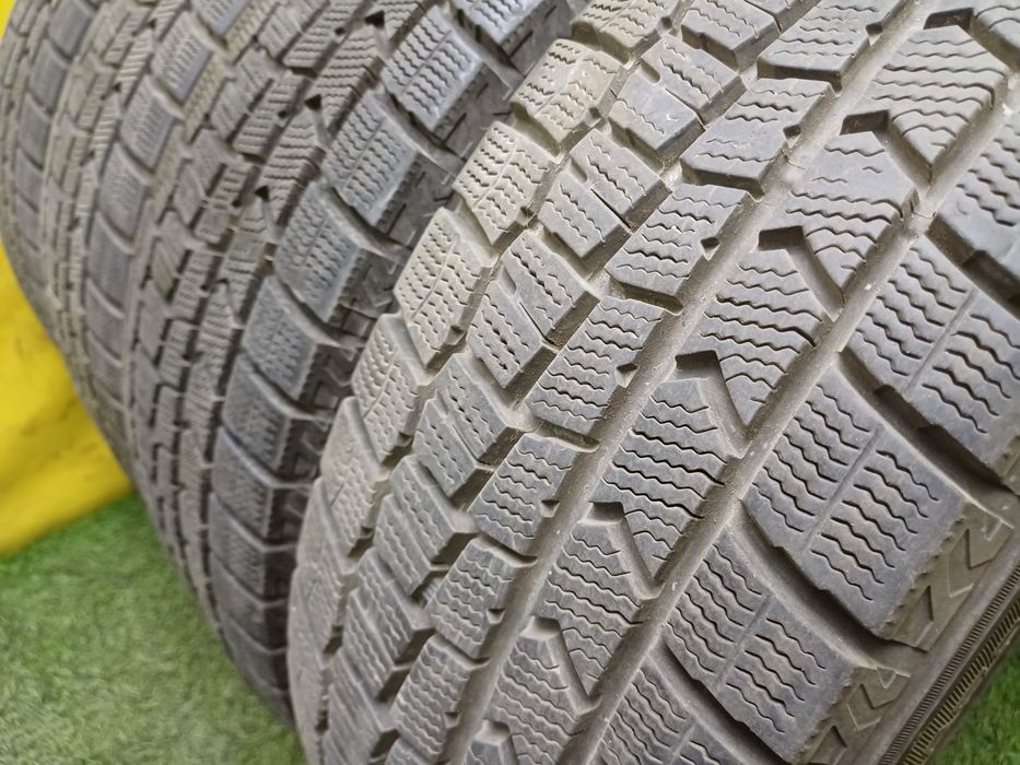 Шины 185/65 R15 Dunlop комплект.