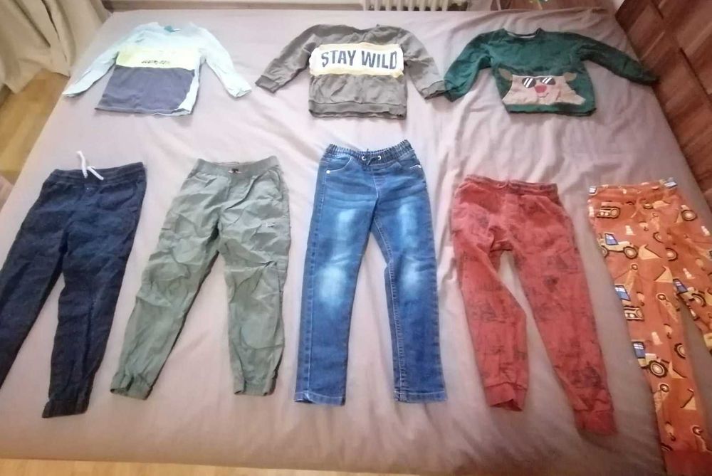 Hăinuțe băiat, mărimea 110 și 116 (bluze și pantaloni)