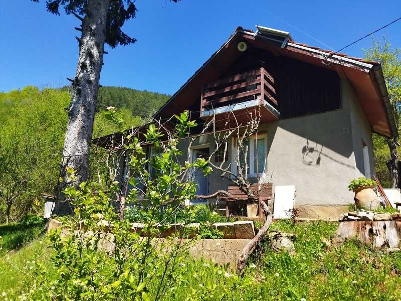 Вила в с. Шипково, област Ловеч. Площ 45кв.м, с двор 600кв.м.