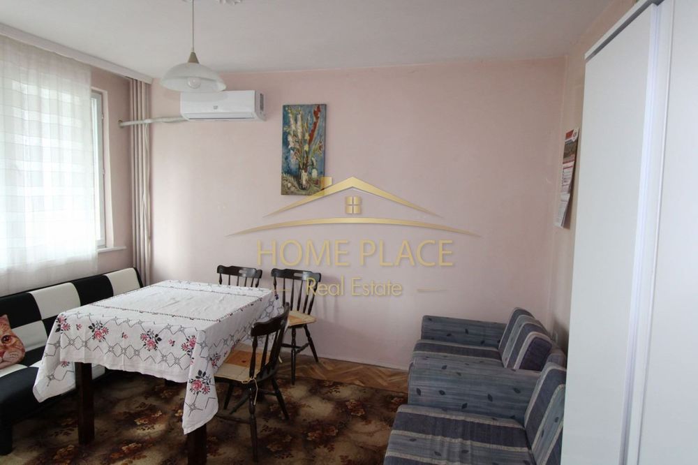 Просторен тристаен обзаведен апартамент до Спортна Зала.