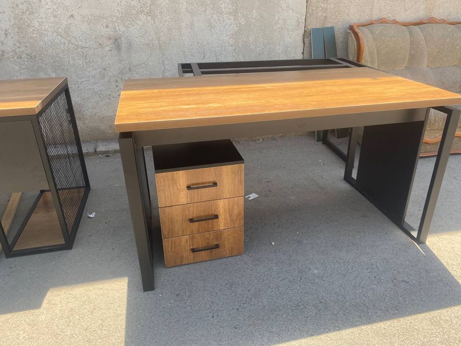 Стол компьютерный