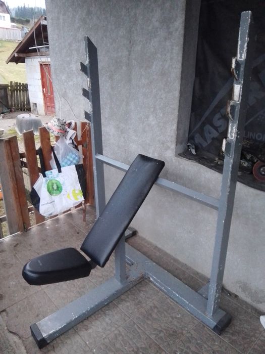 Bănci discuri gantere bări