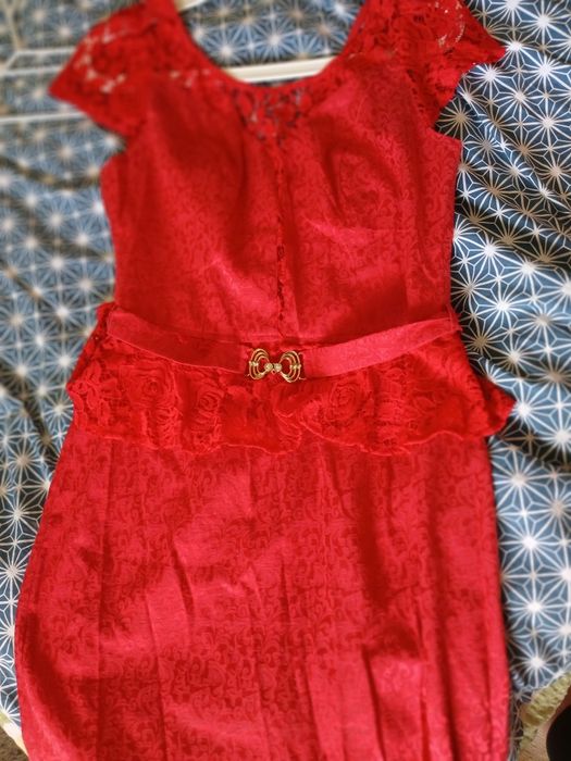 Rochiță roșie cu dantelă