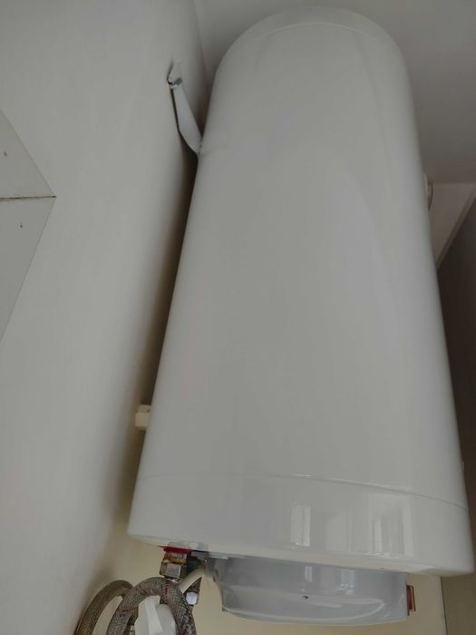 Vând boiler electric