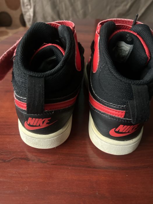 NIKE  маратонки  оригинални