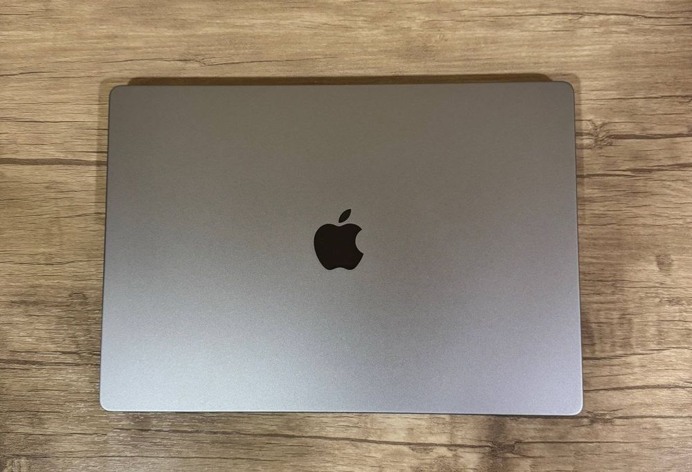 Apple Macbook m1 pro 16 inch