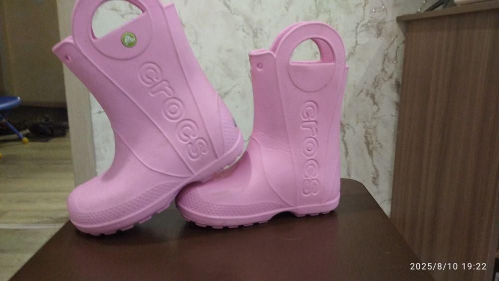 Продам  crocs'.Детский ,розовый, лёгкие.