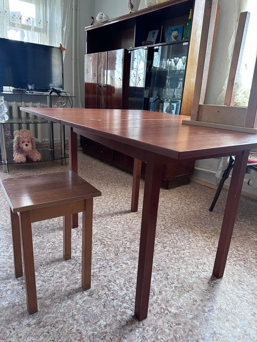 Стол кухонный со стульями