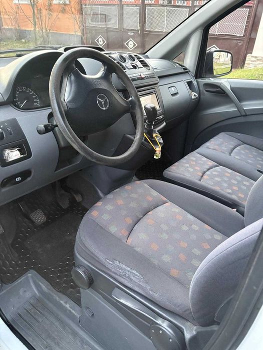 Microbuz autoutilitar Mercedes Vito