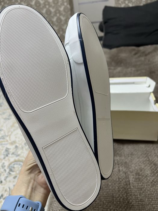 Продам новые кроссовки