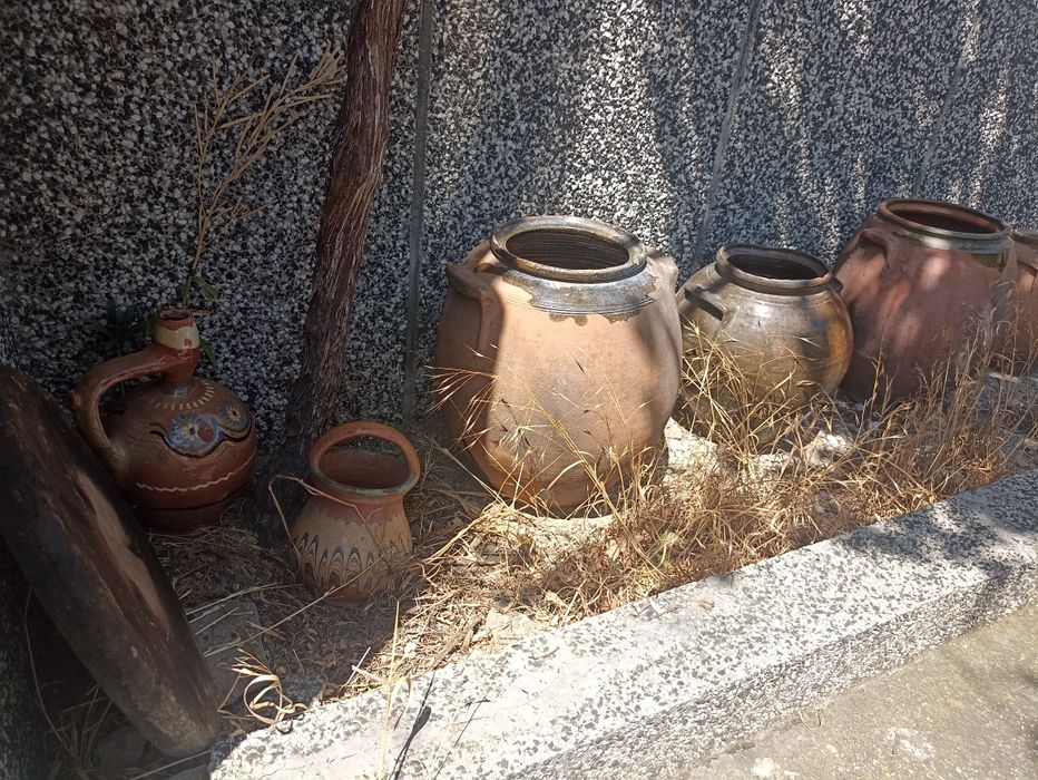 Стари грънци за престижна къща с двор!За ценители.