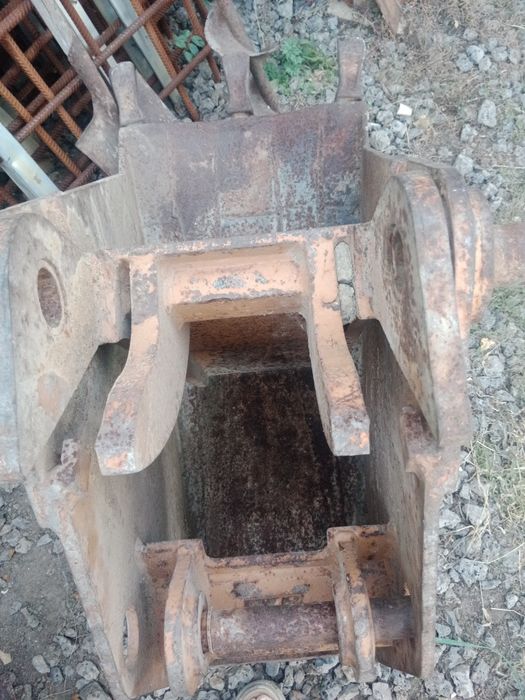 Продам ковш и коропка для спецтех