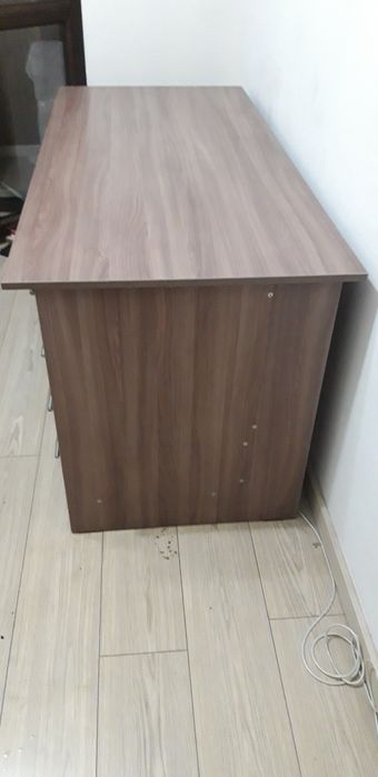 Письменный стол с шкафчиками