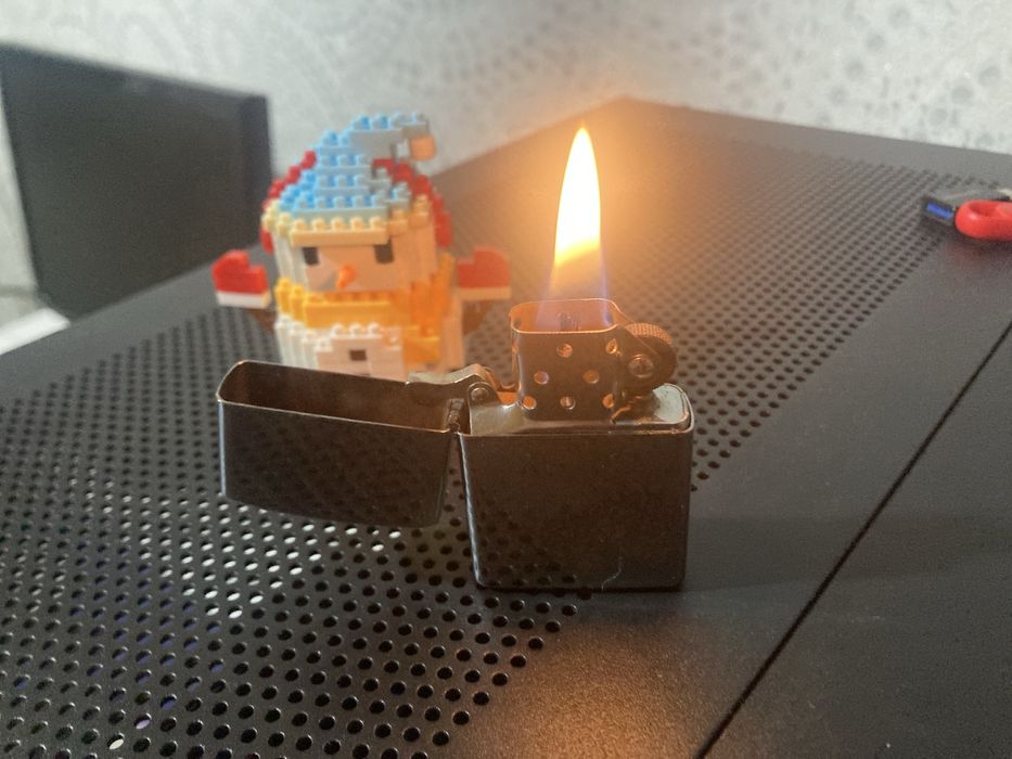 Бензиновая зажигалка