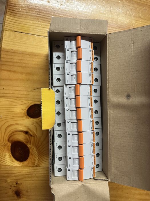 Автоматични предпазители Schneider Electric Merlin Gerin 6A, 10A, 16A, 20A