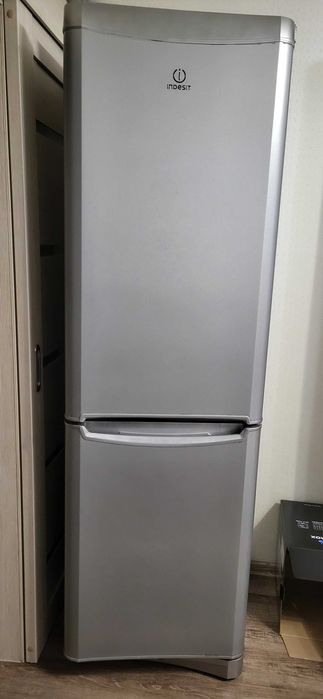 Холодильник indesit