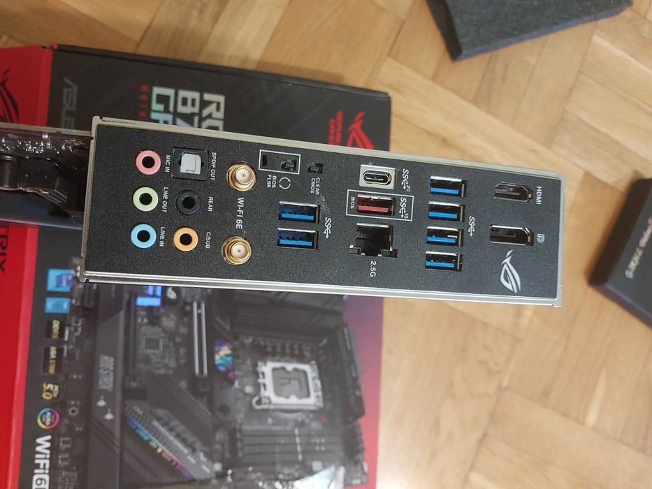 Intel Core i7 13700KF + Asus Rog Strix B760-F Gaming Wi-Fi DDR5