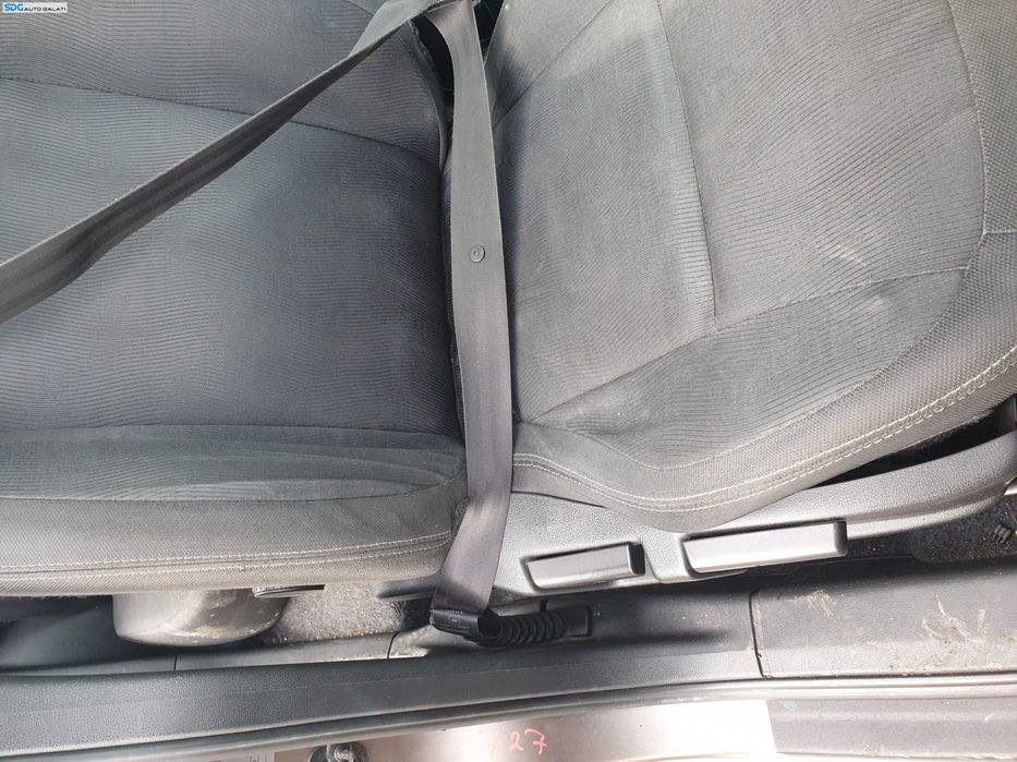 Scaun Textil Manual Fara Incalzire Dreapta Fata cu Buretele Uzat Nissan Qashqai J10 2007 - 2013 [K2241]