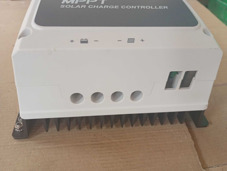 Controler de Încărcare Solar MPPT EPEVER® 50A – 12V/24V/36V/48V DEFECT