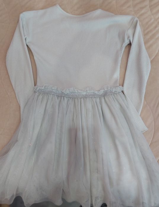 Красива сива рокля