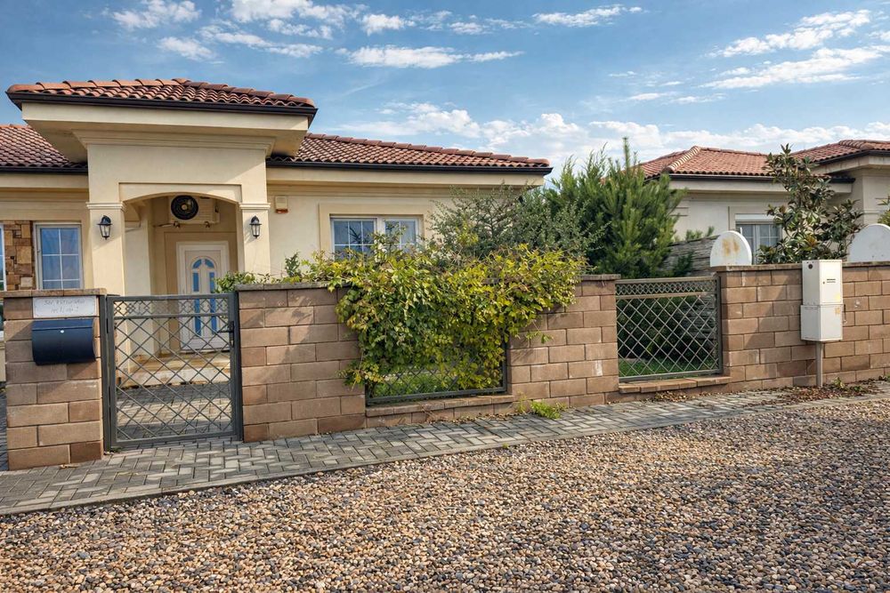 Casa tip duplex pe un nivel in cartierul mediteraneean din Urseni