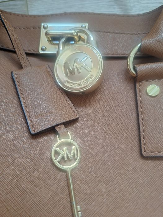 Michael kors чанта