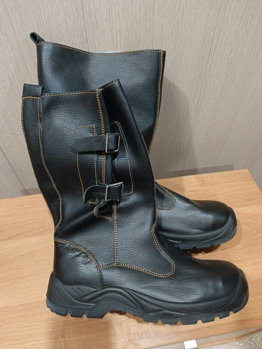 Продам спец обувь