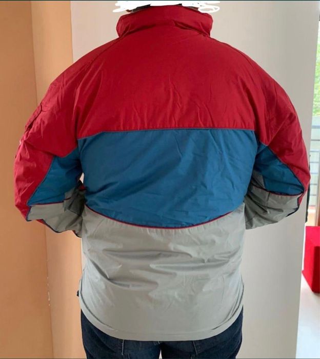 Vând geaca călduroasă M/L.