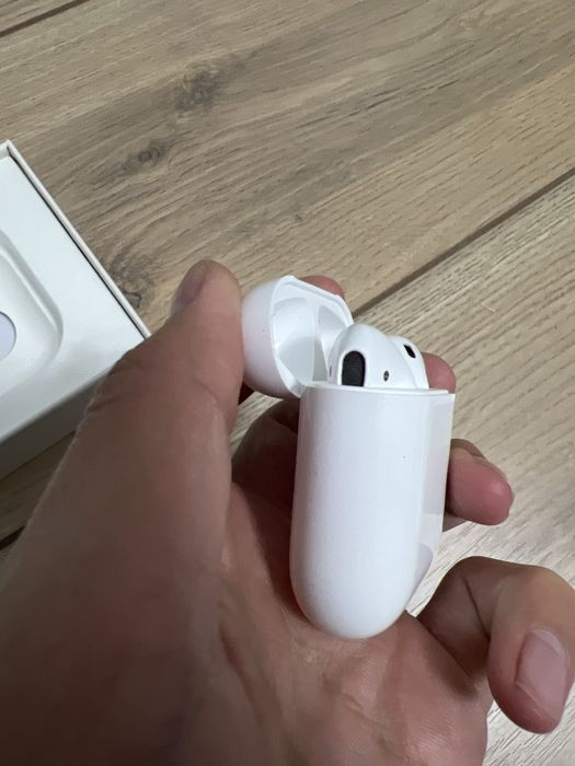 AirPods 1 с чехлом в подарок