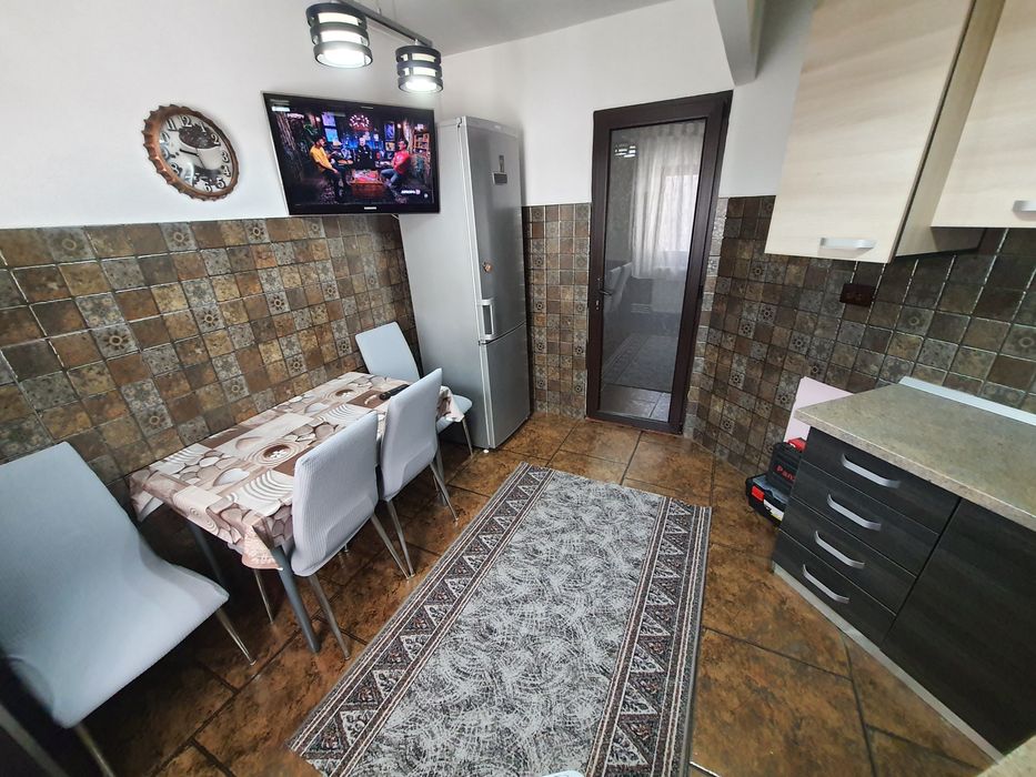 Inchiriez apartament cu 2 camere et 3, zona garii Vaslui