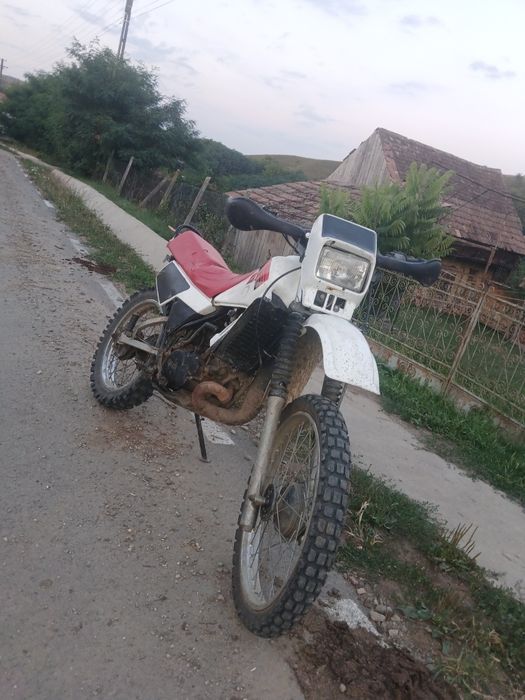 Vînd yamaha DT 125
