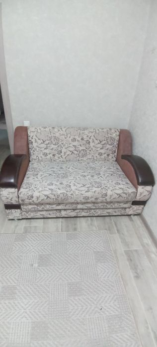 Продам диван малый