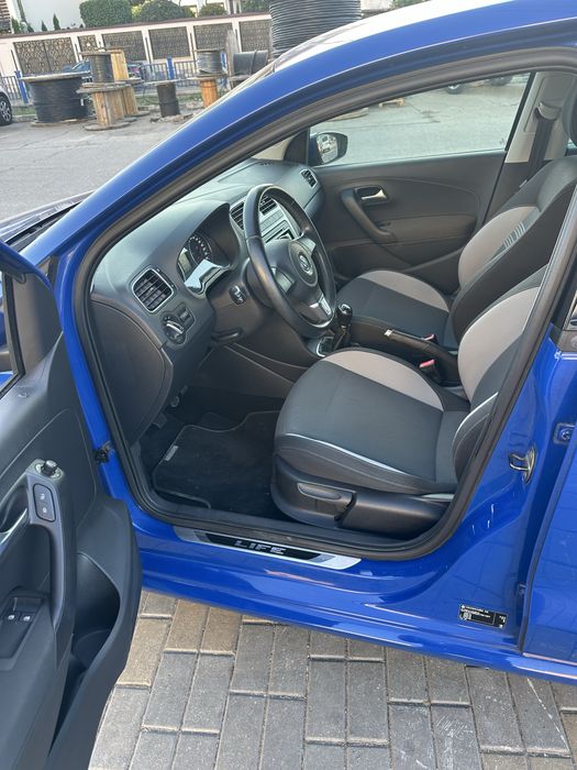 Vand Vw Polo 1.6 tdi 105 cp,Editie speciala LIVE,an 2013,scaune incalzite,senzori parcare,clima,pilot,import Olanda