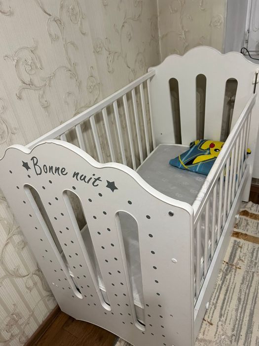 Детская кровать с маятником