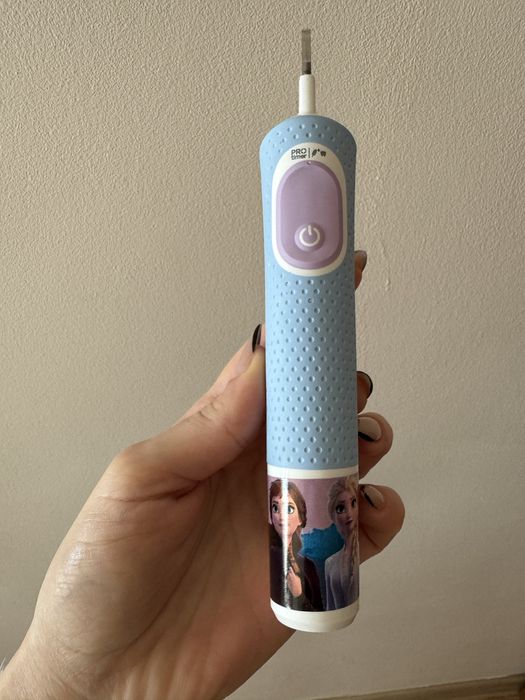 Електрическа четка за зъби Oral-b