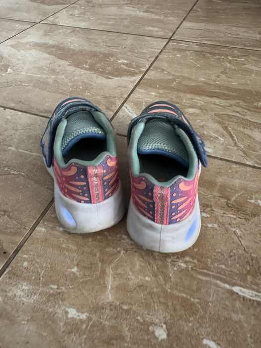 Маратонки на Skechers размер 24