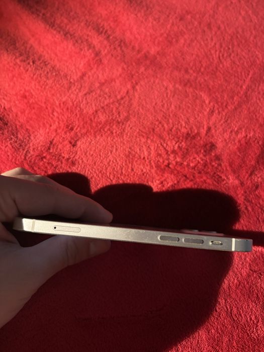 Iphone 12 256GB 75% батерия с подарък