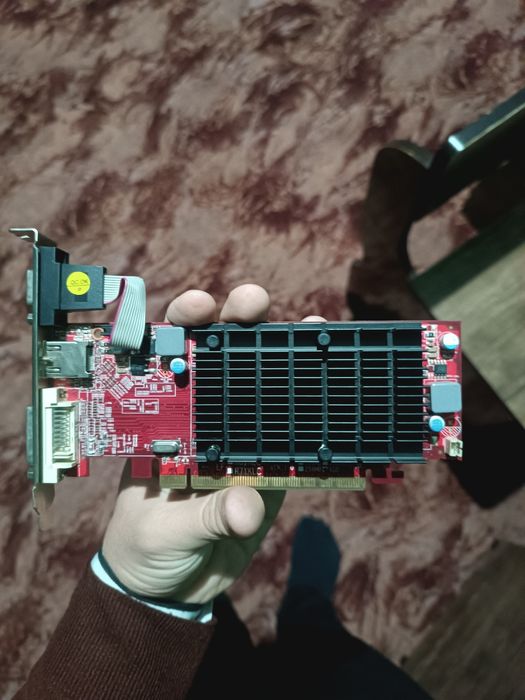 AMD  Radeon HD 5450 1GB 64bit