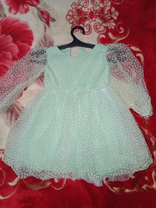Продам платья от 5 до 8 лет