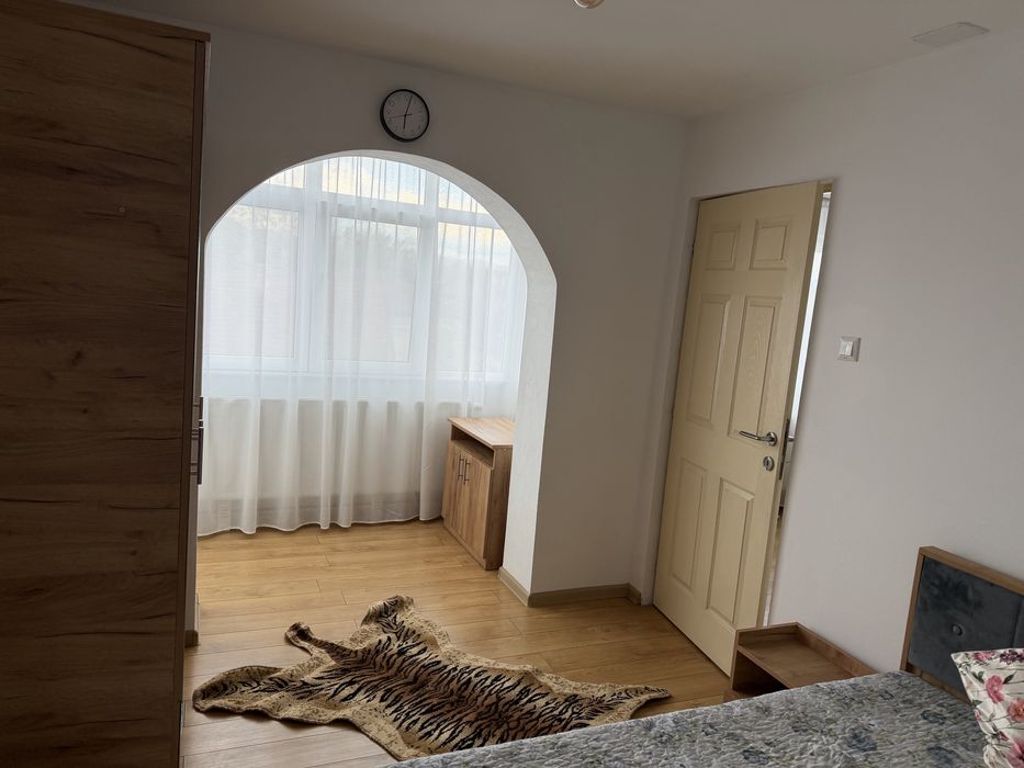 Inchiriez apartament