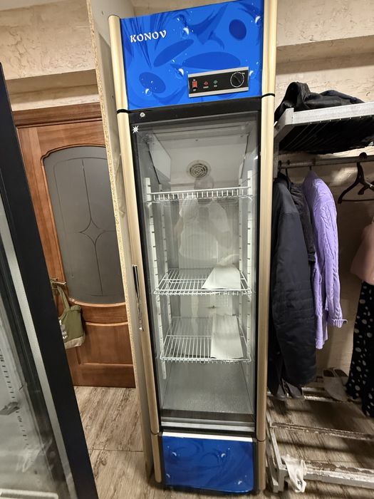 Холодильный шкаф Konov