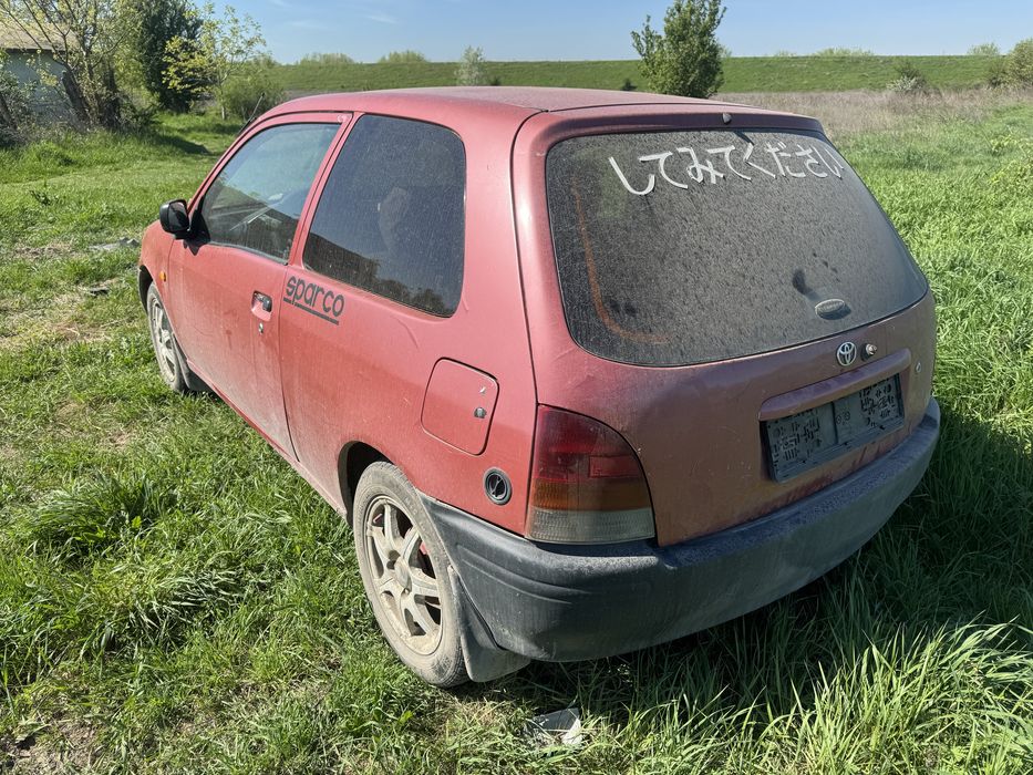 Тойота старлет 1.3 бензин само на части