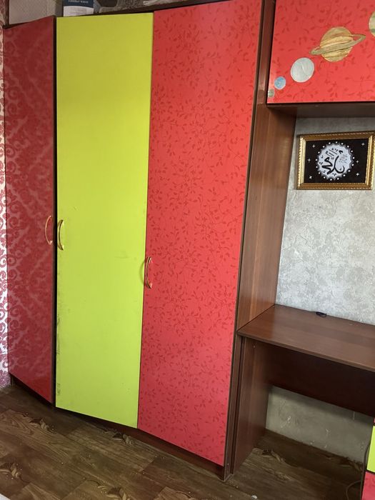 Детский шкаф тегін беремін.