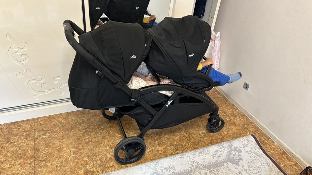 Коляска прогулочная для двух детей