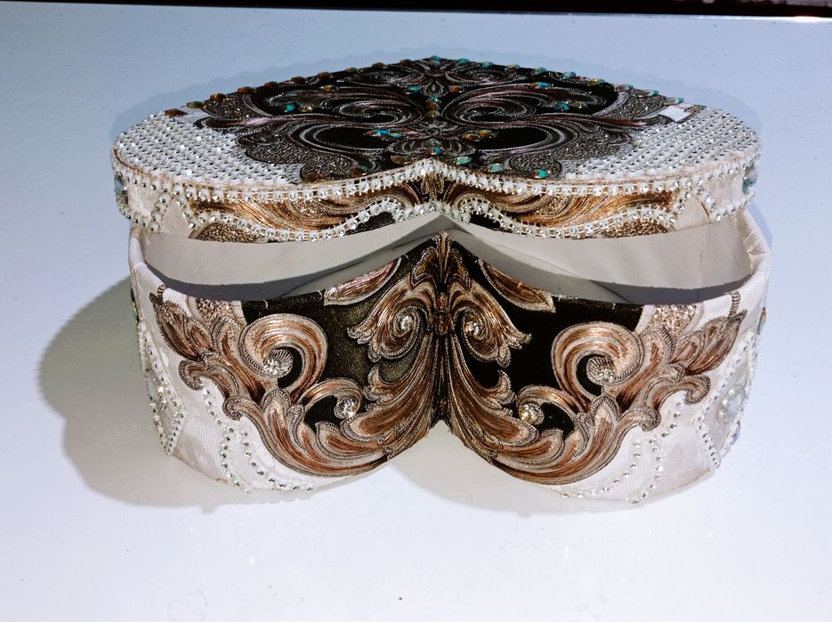 Parximeriya uchun quti