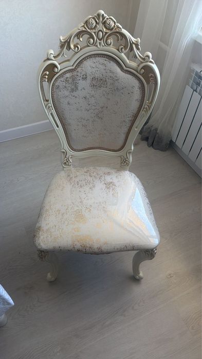 Продам стол и стулья